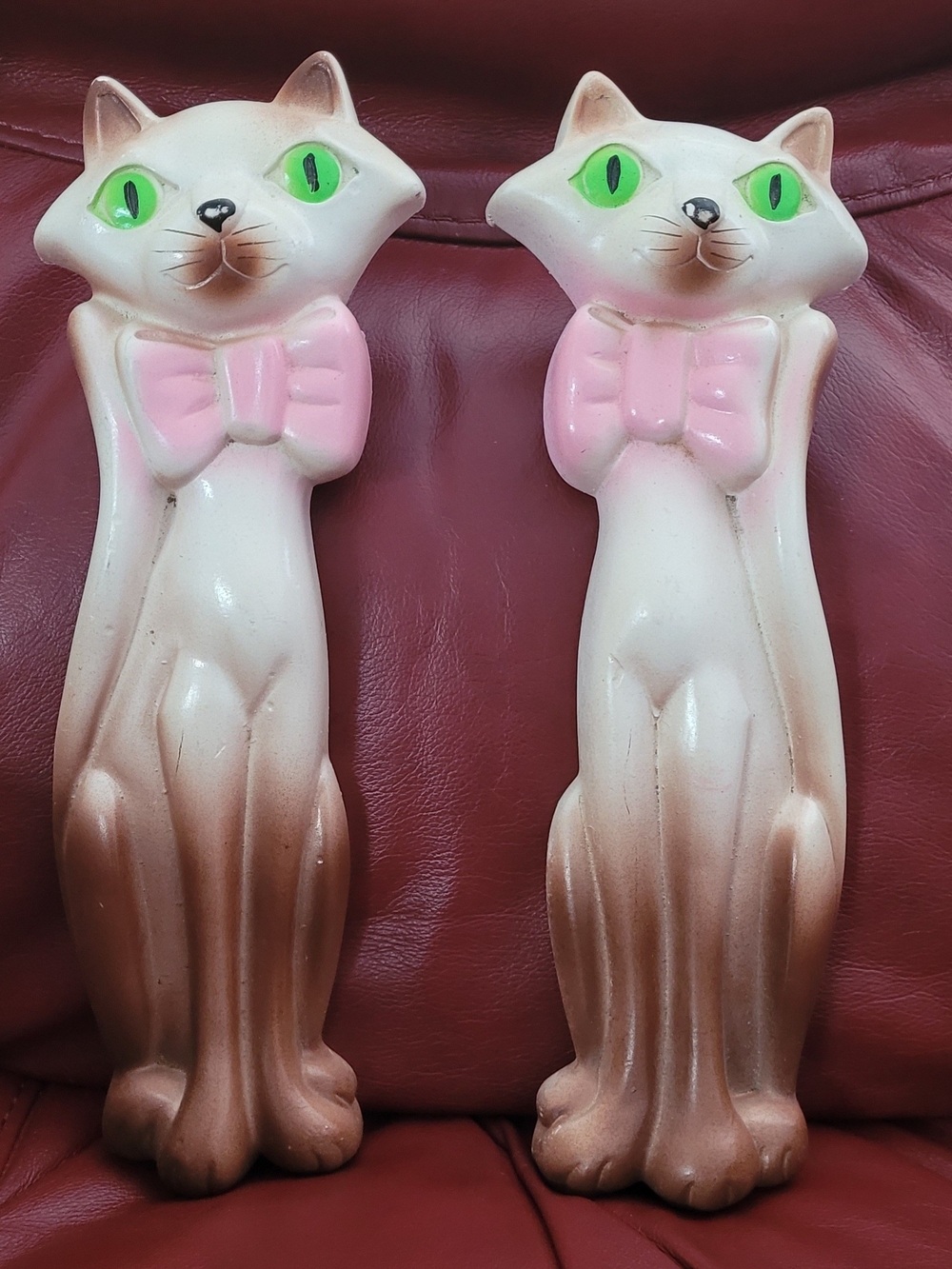 1976 Miller Studio Siamese Cats Set 2 Chalkware Green Eyes Pink Bow Wall Plaques